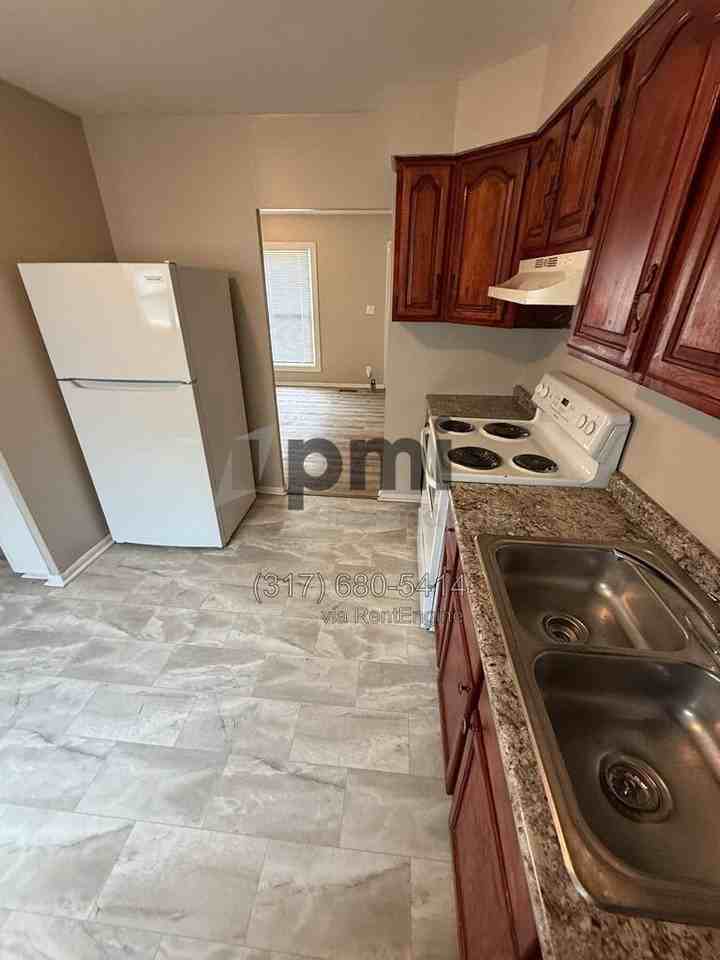 9819 Bishop Ct - Photo 5 of 40
