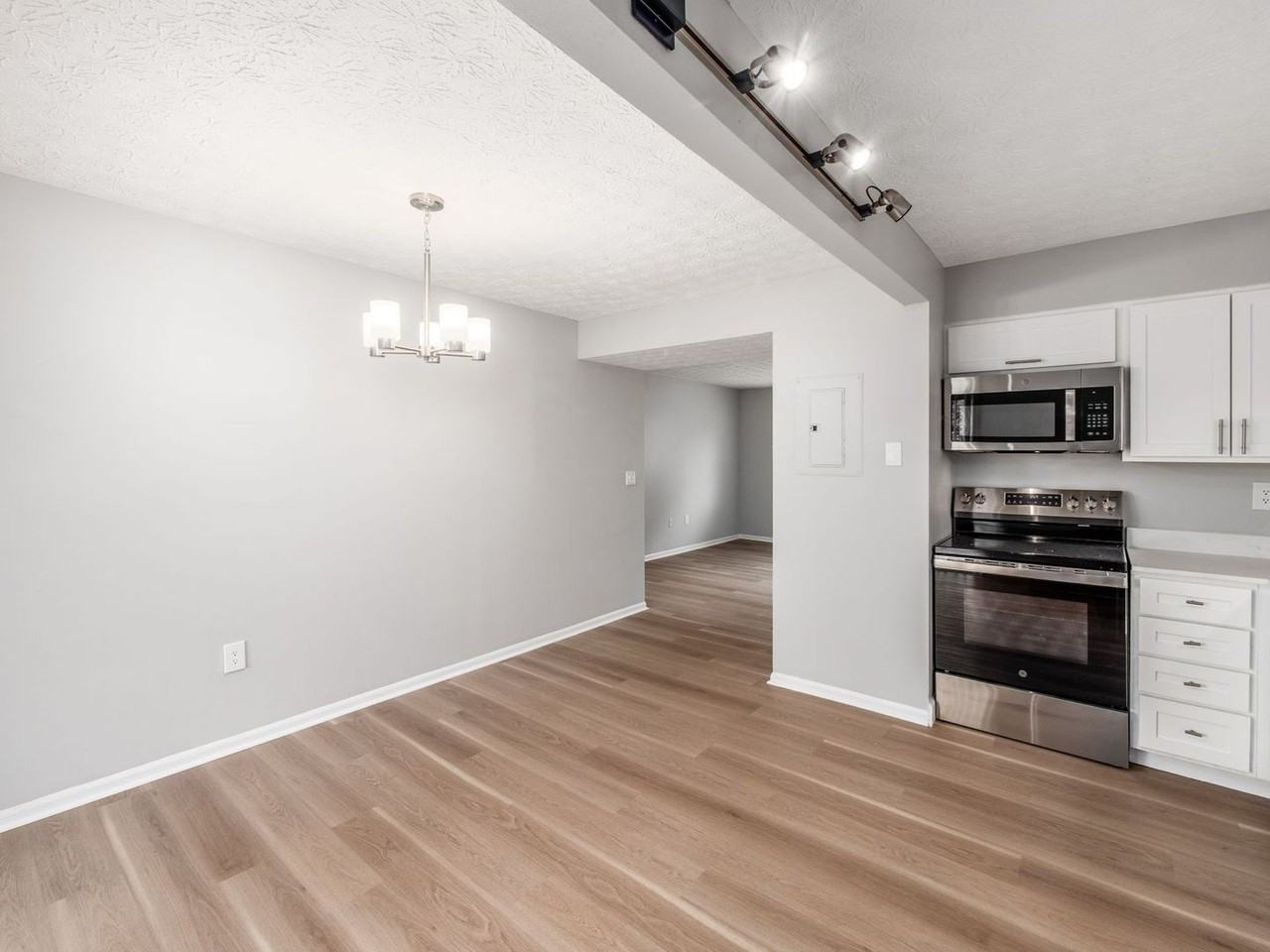 8004 Harmill Dr - Photo 3 of 24