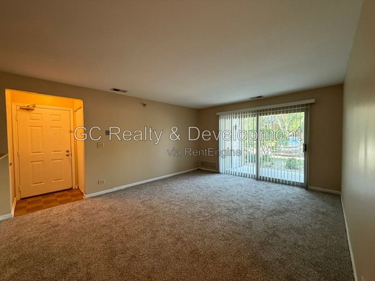 105 Glengarry Dr #105 - Photo 3 of 16
