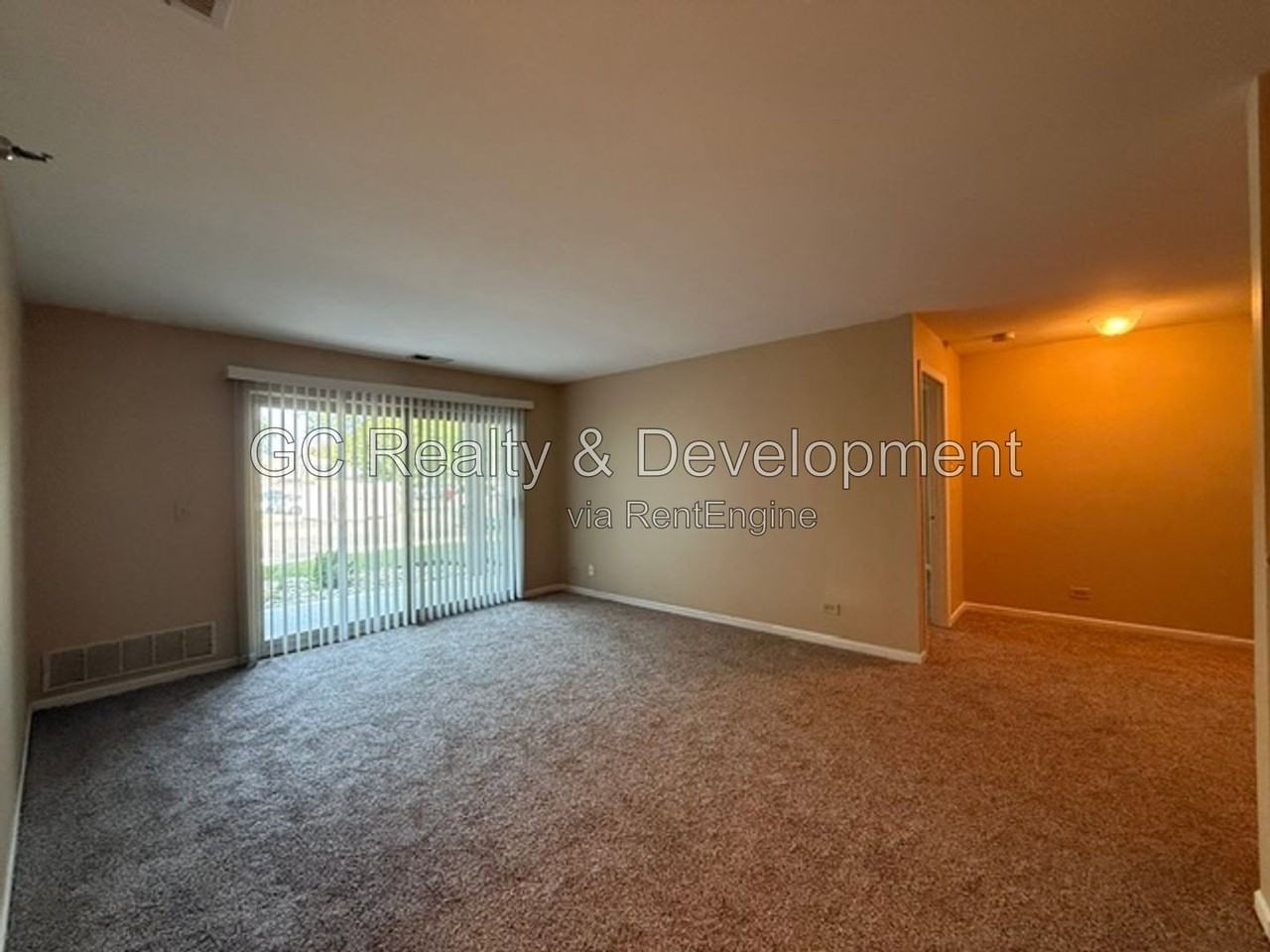 105 Glengarry Dr #105 - Photo 4 of 16