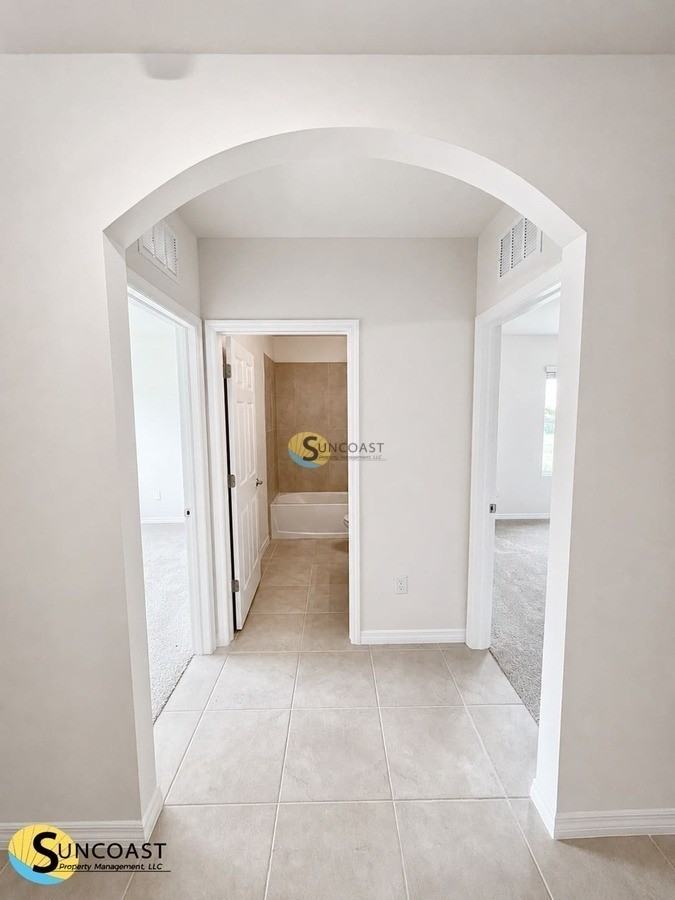 2518 Ne 6th Pl - Photo 5 of 44