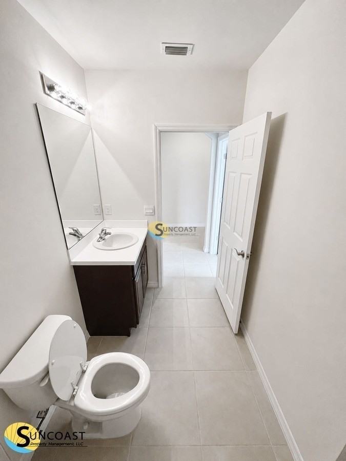 2518 Ne 6th Pl - Photo 6 of 44