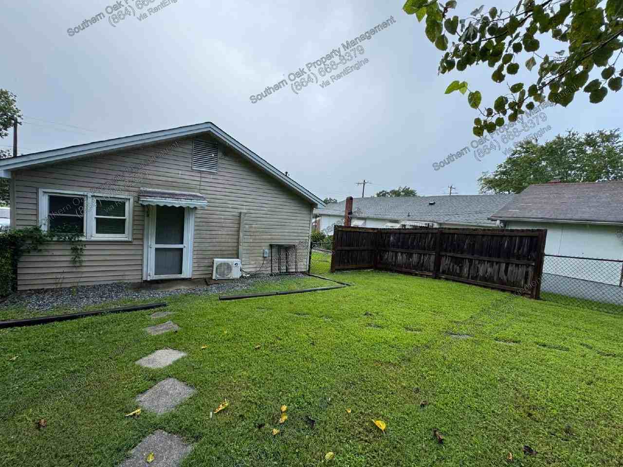 512 Johnson St #B - Photo 2 of 10