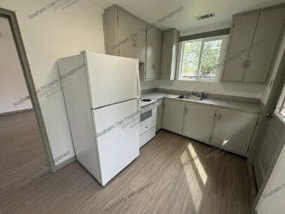 216 Summit St - Photo 5 of 7