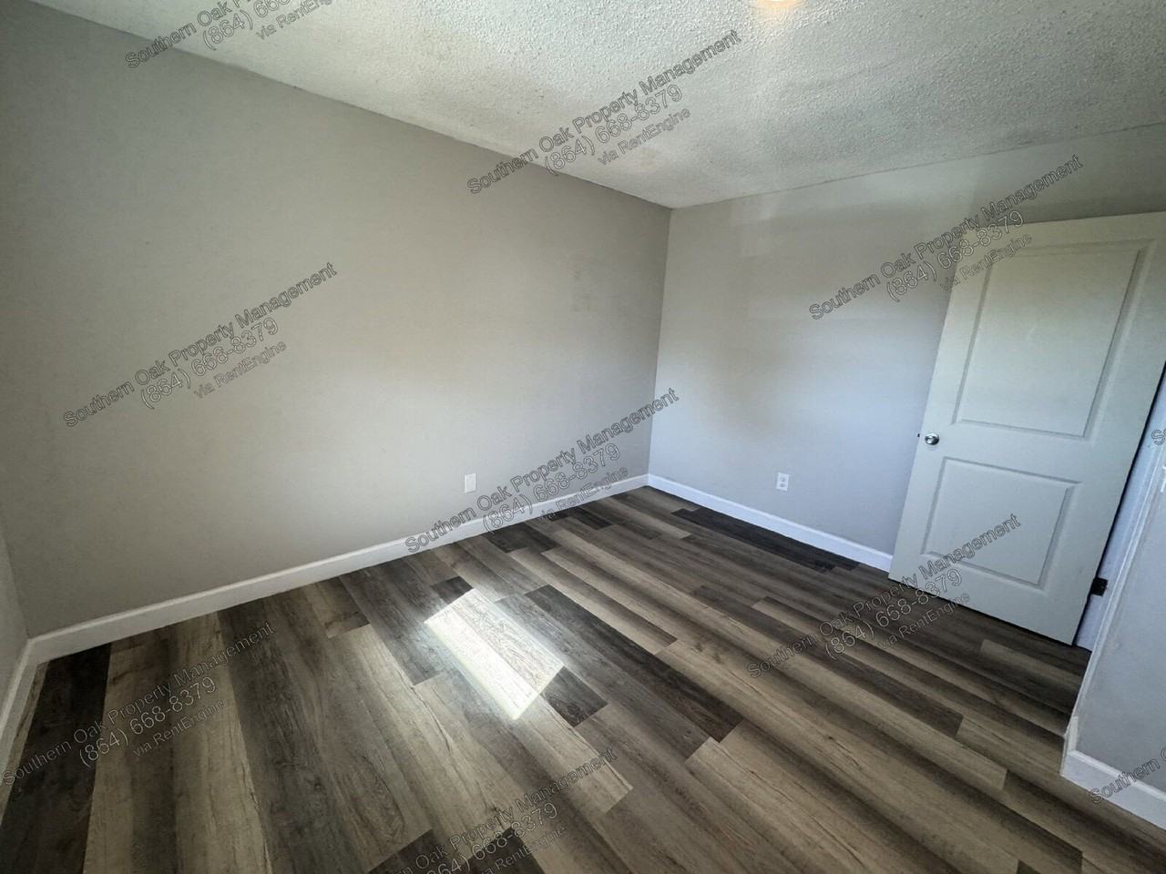 118 Harrys Dr - Photo 2 of 11