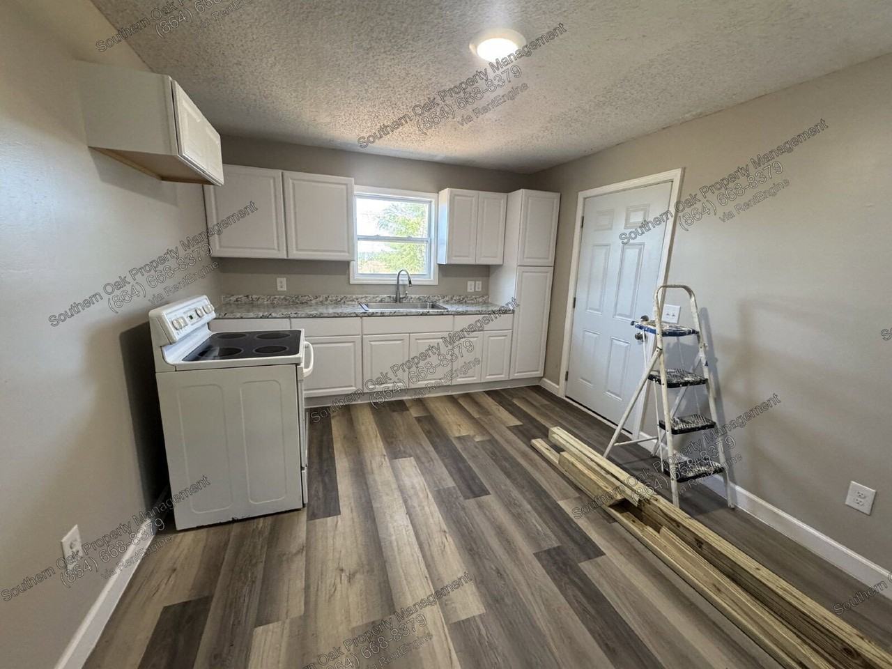 118 Harrys Dr - Photo 3 of 11