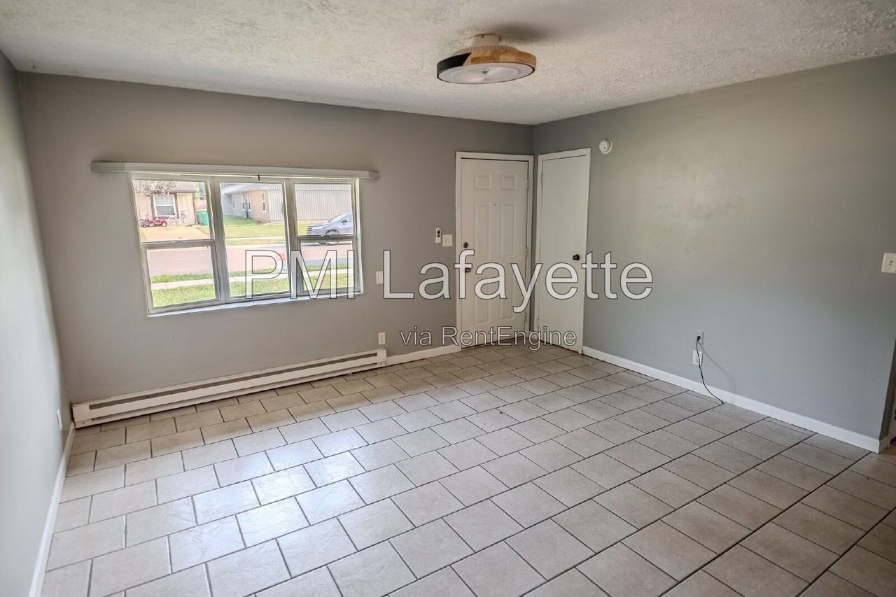 141 Tomahawk Ln - Photo 3 of 16