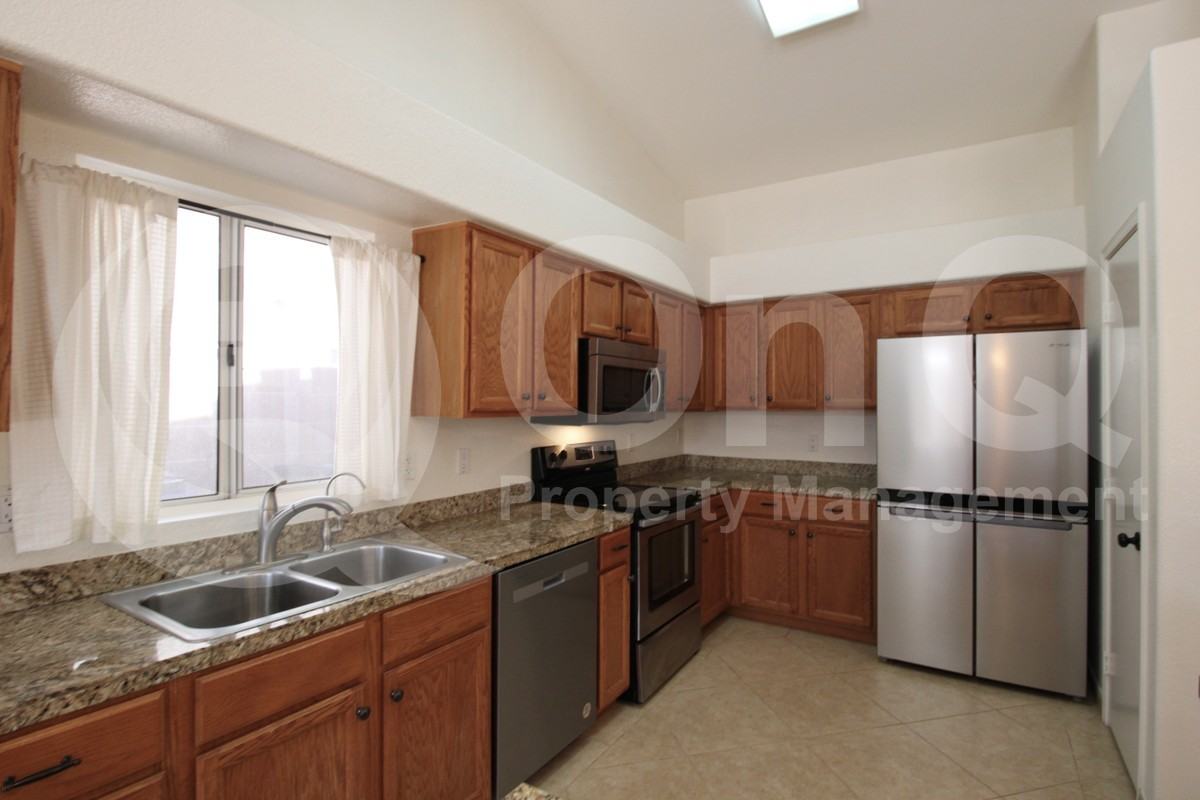 1562 S Monterey St - Photo 4 of 25