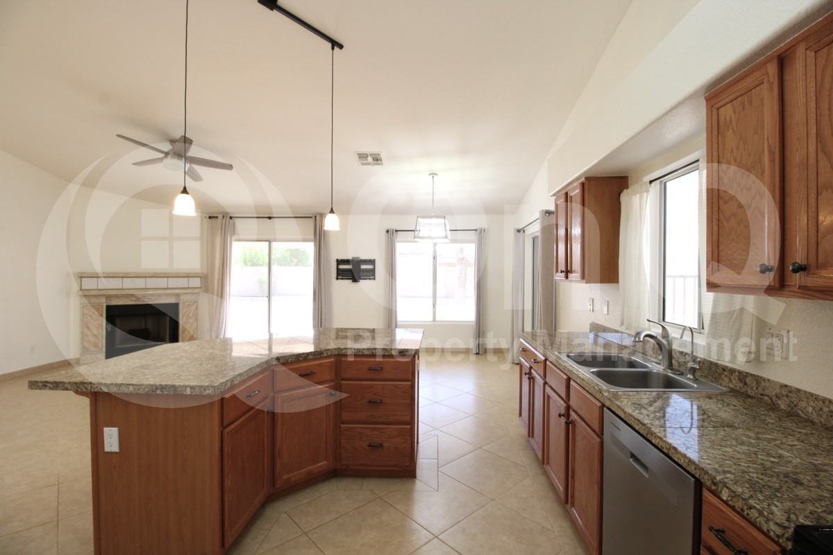 1562 S Monterey St - Photo 5 of 25