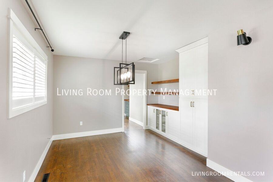 2040 Sw Huntington Ave - Photo 6 of 15