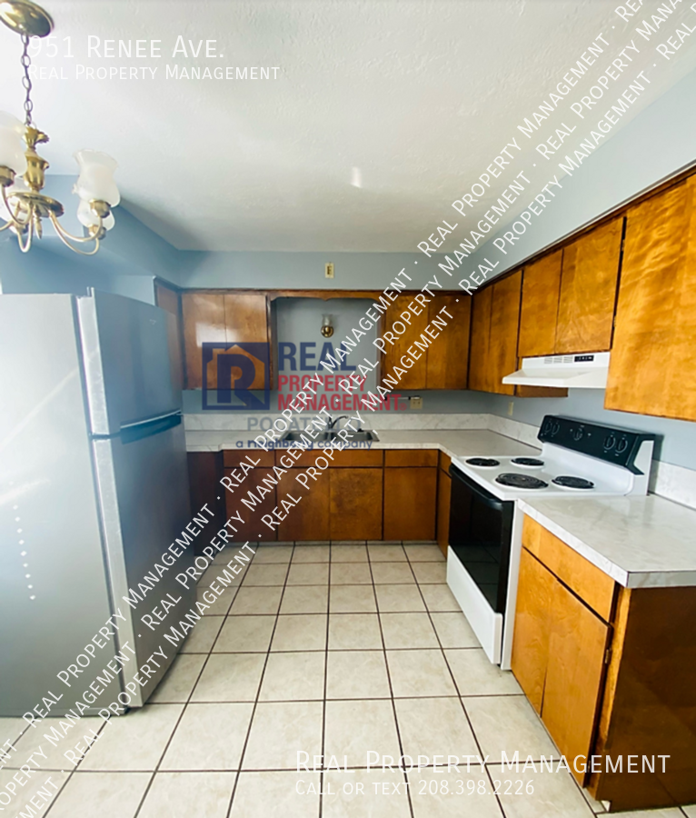951 Renee Ave - Photo 2 of 13