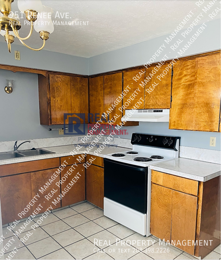 951 Renee Ave - Photo 3 of 13