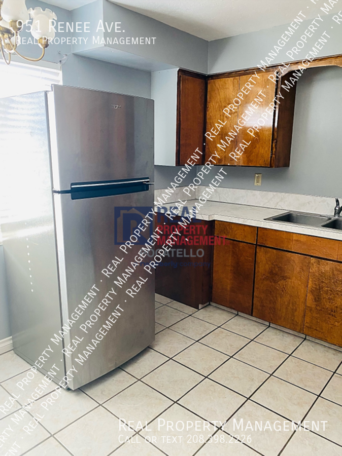 951 Renee Ave - Photo 4 of 13