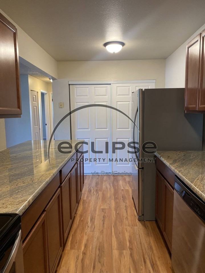 512 Bell Ct #B1 - Photo 7 of 25
