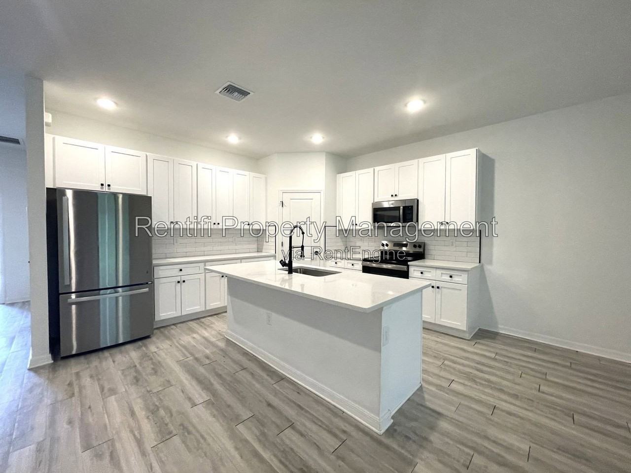 560 Nimitz Blvd - Photo 4 of 14