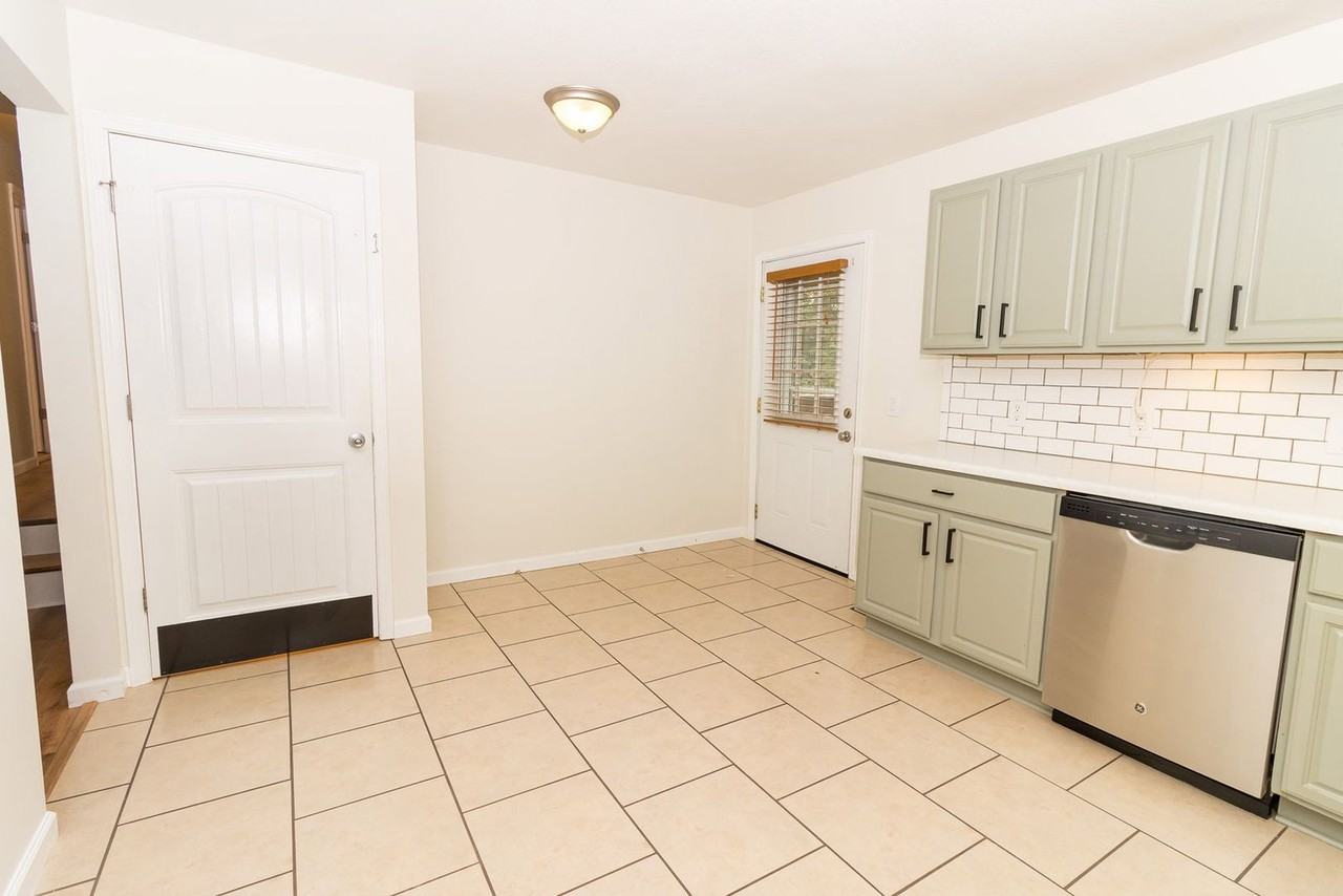 9134 Westminister Circle Dr - Photo 4 of 17
