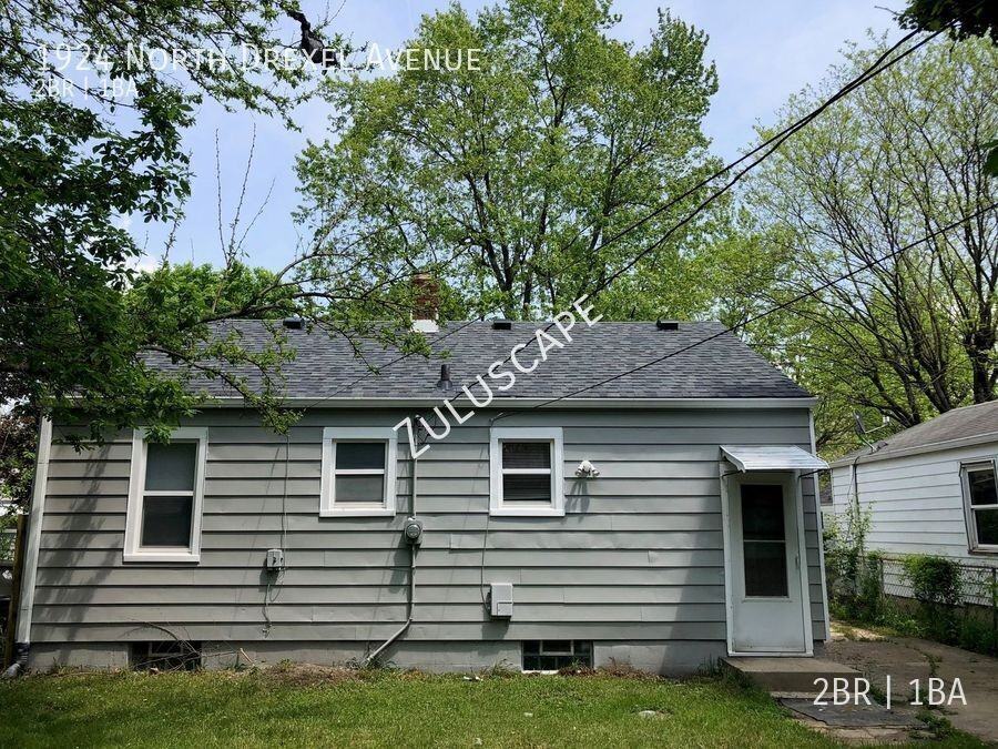 1924 N Drexel Ave - Photo 2 of 9