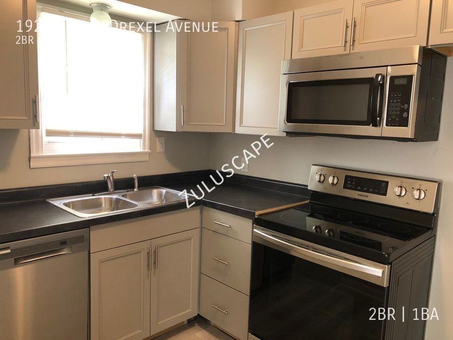 1924 N Drexel Ave - Photo 4 of 9