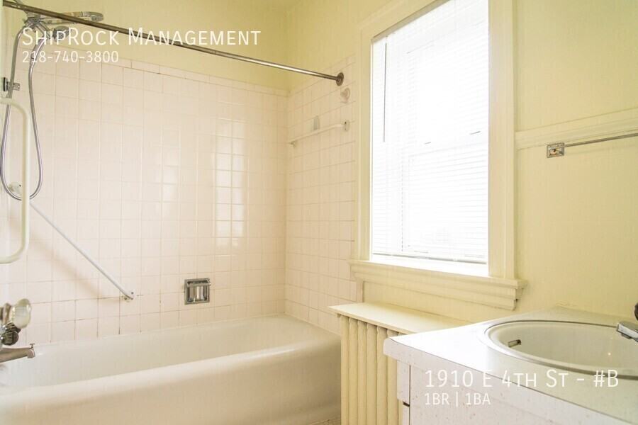 1910 E 4th St #B - Photo 2 of 23