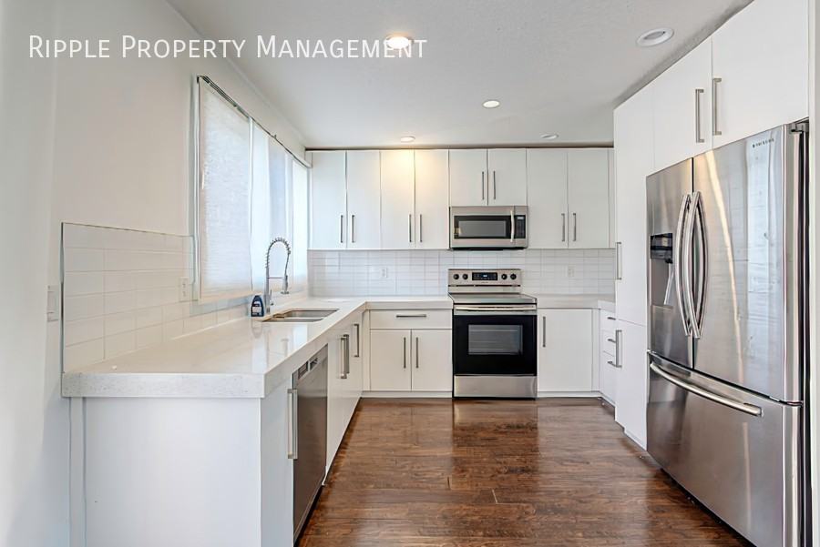 1530 Bayside Ave Sw #303 - Photo 2 of 21