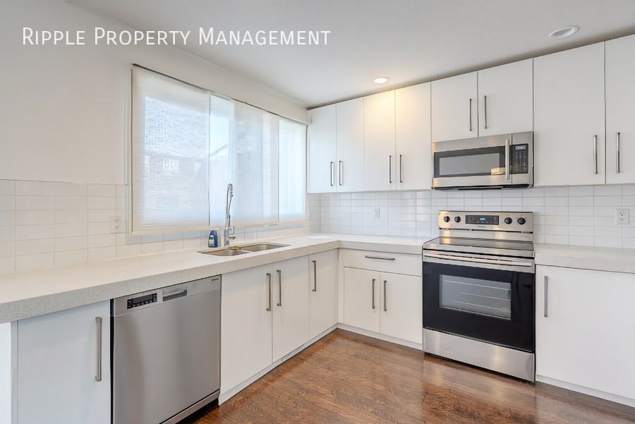 1530 Bayside Ave Sw #303 - Photo 3 of 21