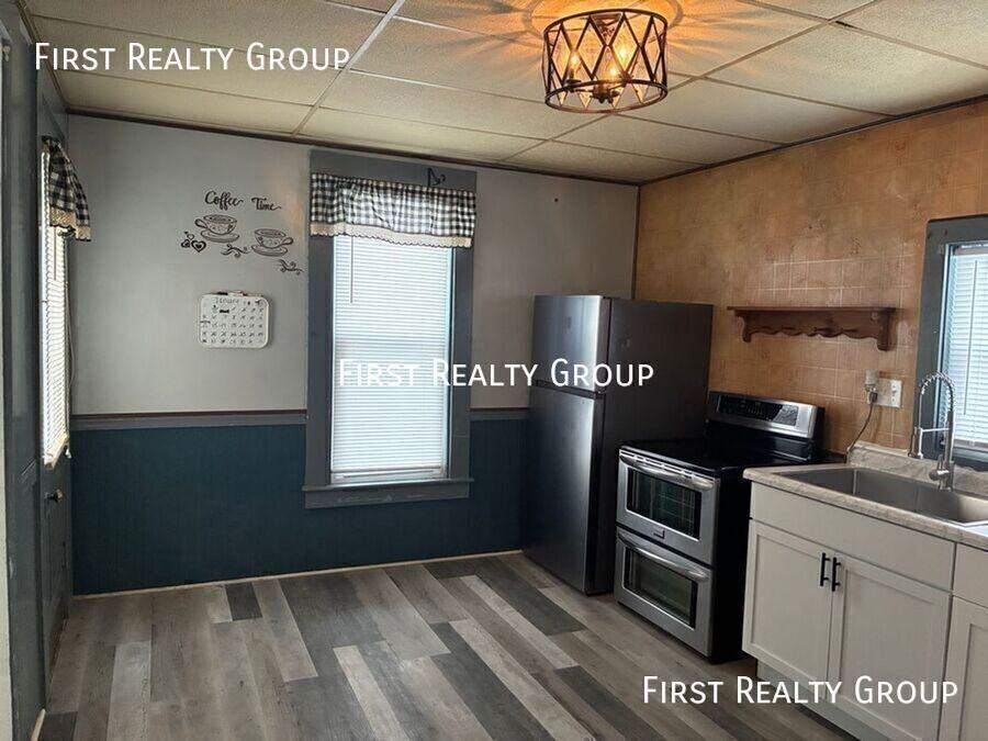 519 Ann St - Photo 5 of 10