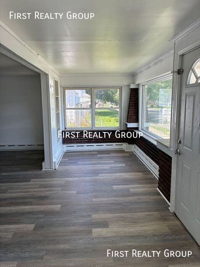 908 Washington Ave #A - Photo 2 of 11
