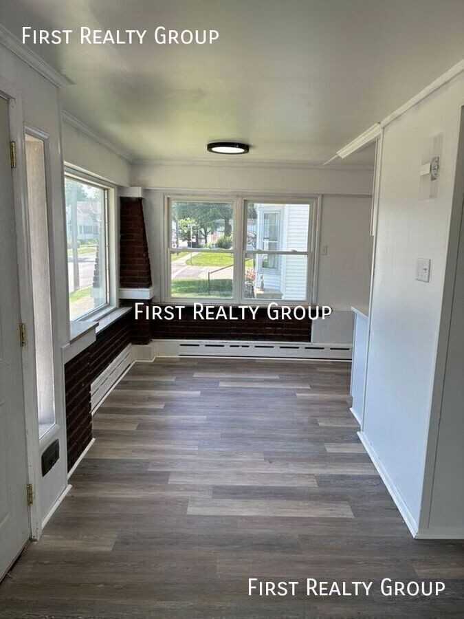 908 Washington Ave #A - Photo 3 of 11