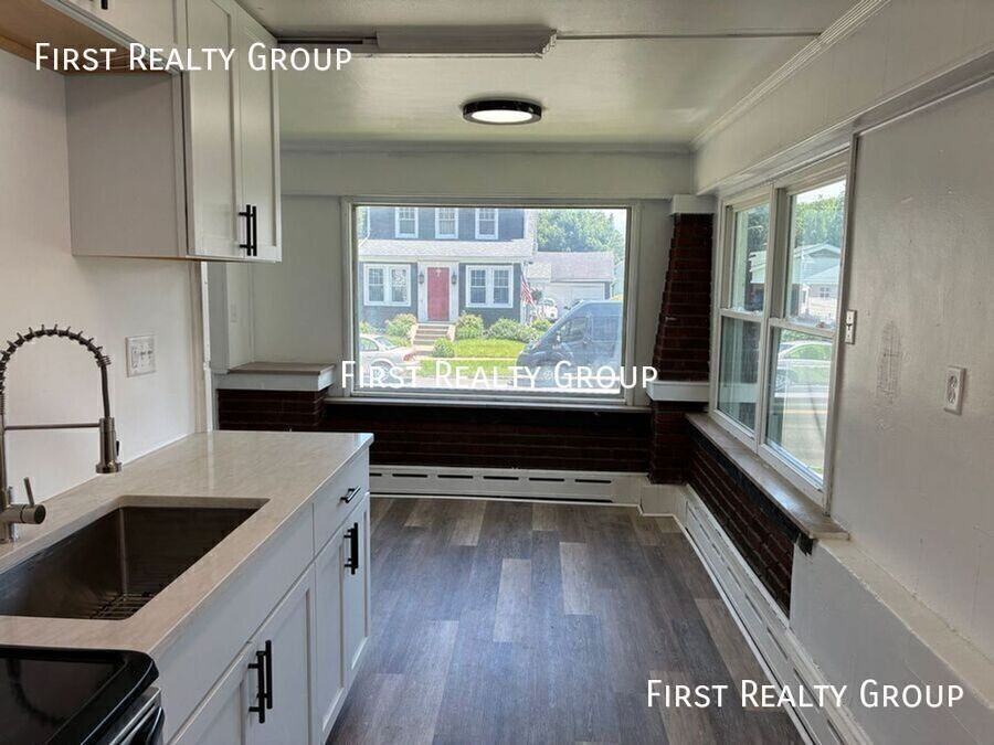 908 Washington Ave #A - Photo 4 of 11
