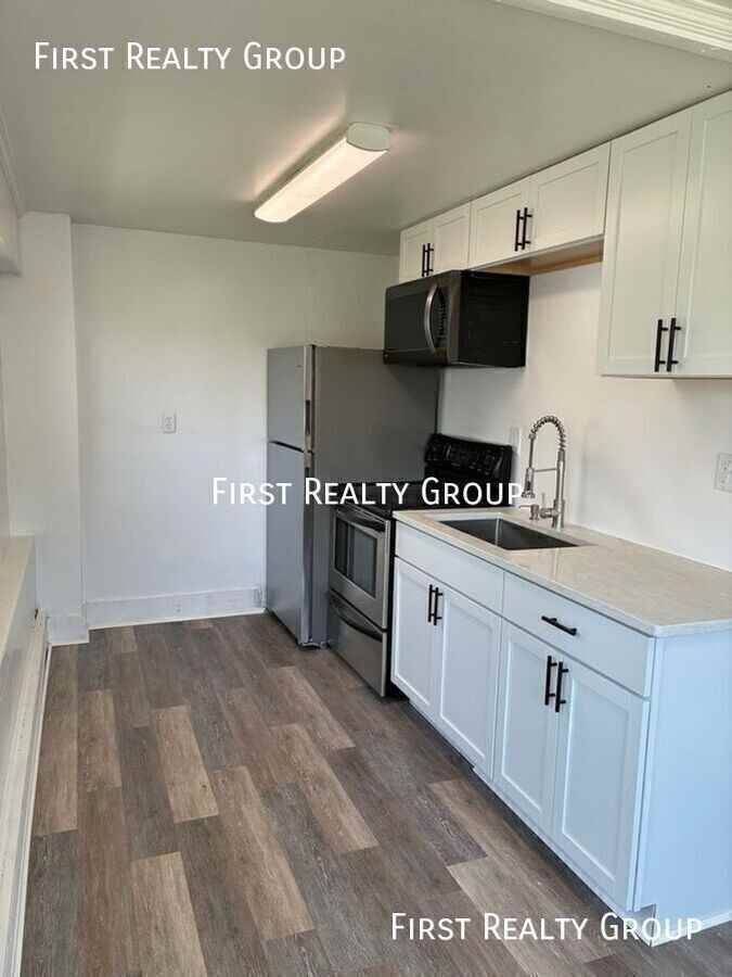 908 Washington Ave #A - Photo 5 of 11