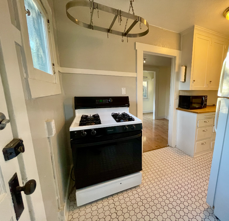 1772 Brigden Rd - Photo 7 of 17