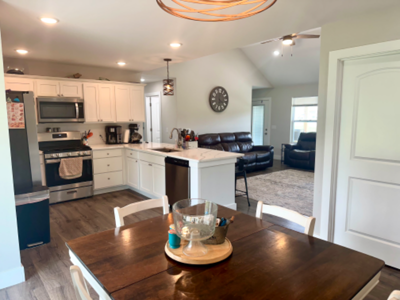 4727 Basin St - Photo 5 of 17