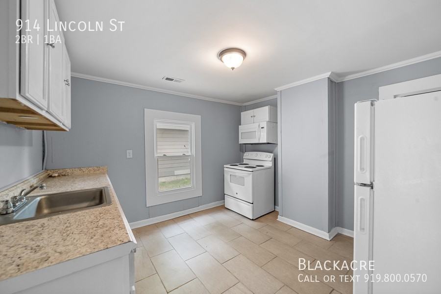 914 Lincoln St - Photo 2 of 8