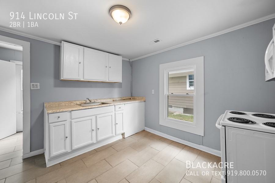 914 Lincoln St - Photo 3 of 8