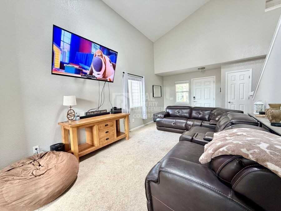 2229 Hyacinth Rd - Photo 3 of 20