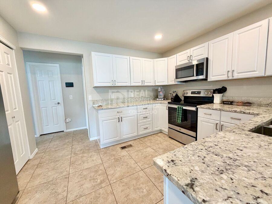 2229 Hyacinth Rd - Photo 5 of 20