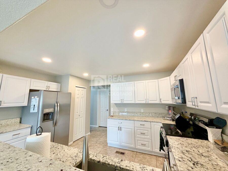 2229 Hyacinth Rd - Photo 6 of 20