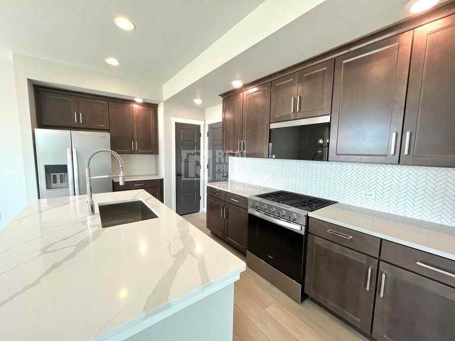 6997 Knapp Dr - Photo 4 of 22