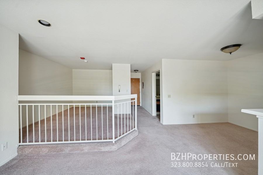 1519 N Martel Ave #201 - Photo 4 of 8