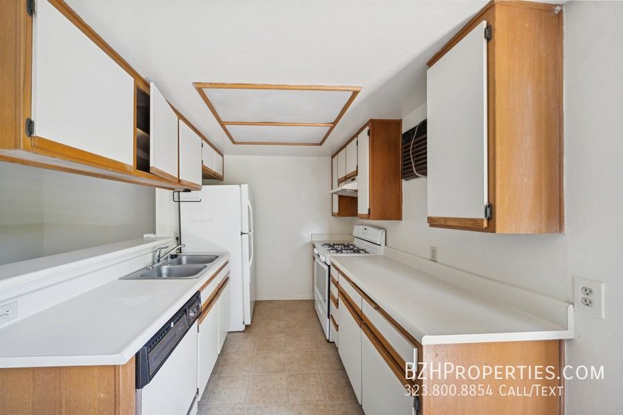 1519 N Martel Ave #201 - Photo 3 of 8