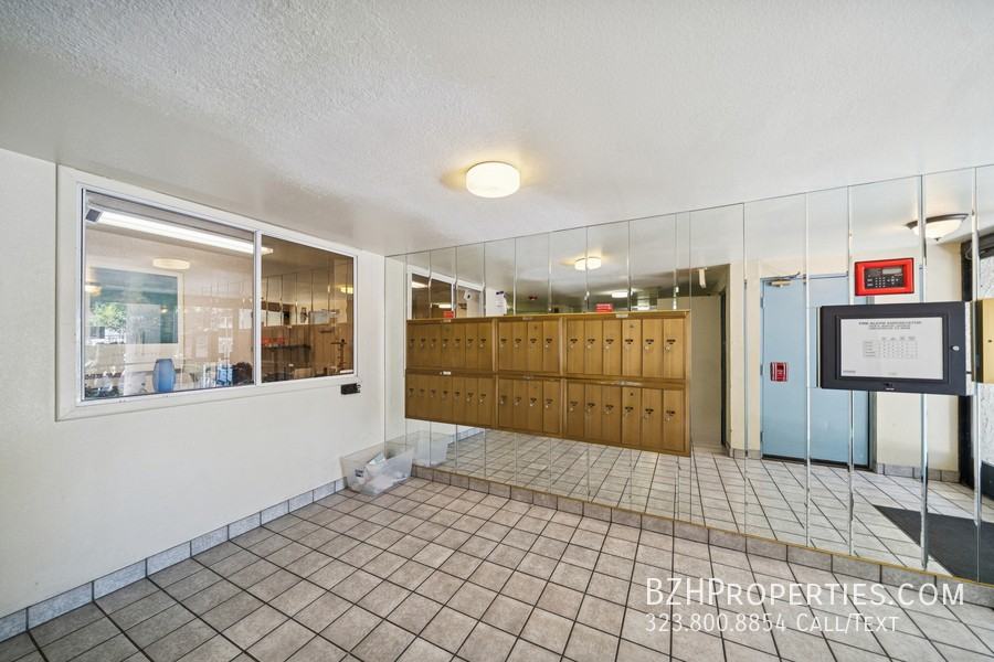 1519 N Martel Ave #201 - Photo 6 of 8