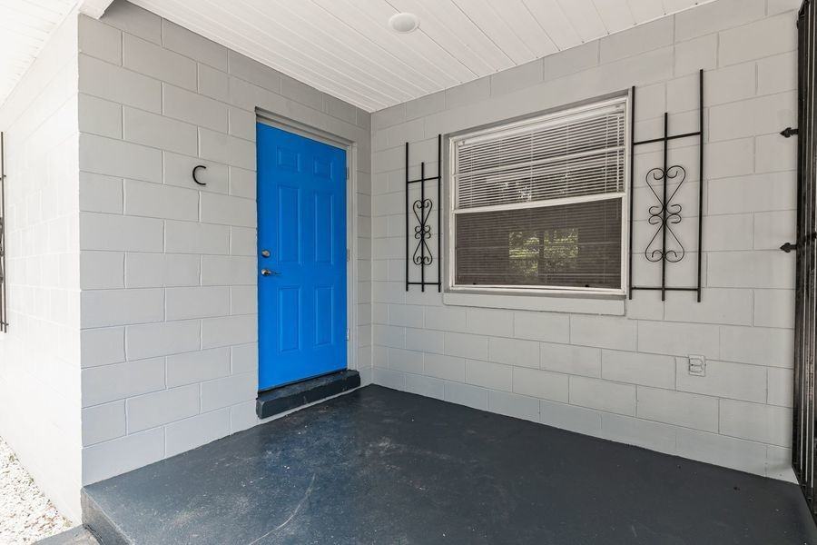 430 Avenue B Ne #C - Photo 2 of 9