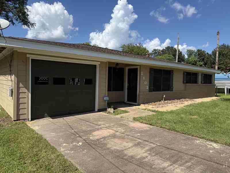 2102 Houston St - Photo 2 of 11