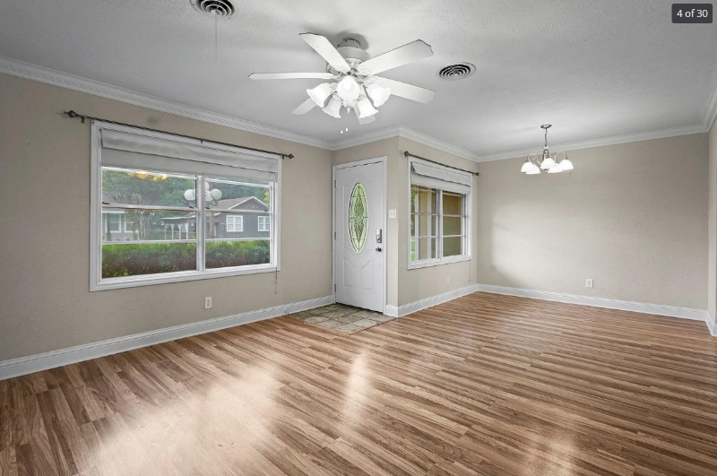 2102 Houston St - Photo 3 of 11