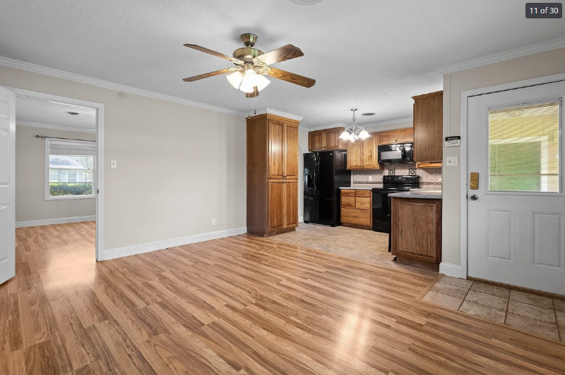 2102 Houston St - Photo 7 of 11