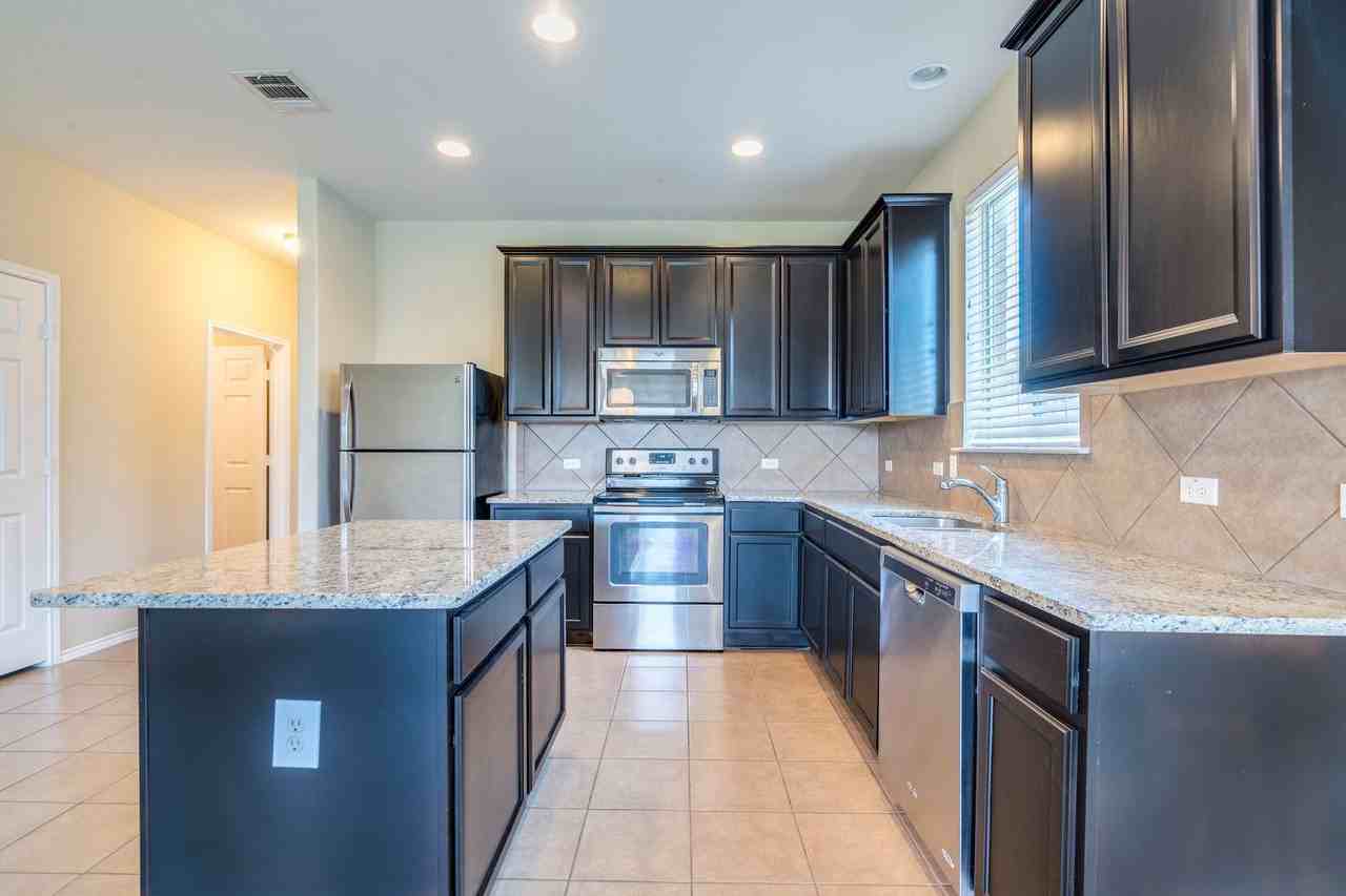 141 Marcheeta Way - Photo 4 of 29