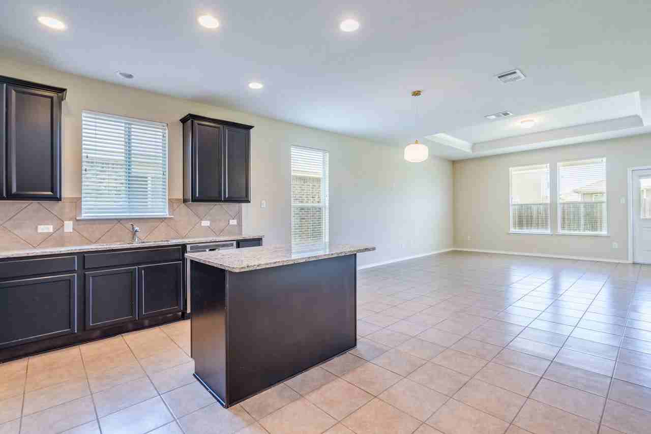 141 Marcheeta Way - Photo 5 of 29