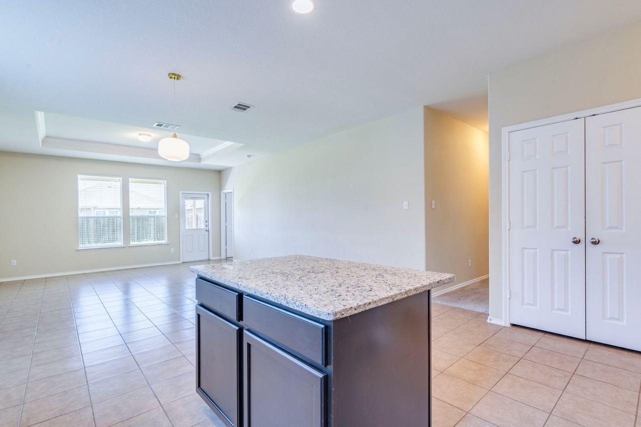 141 Marcheeta Way - Photo 6 of 29