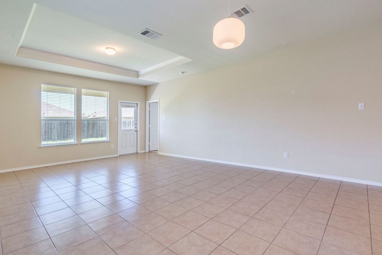 141 Marcheeta Way - Photo 7 of 29