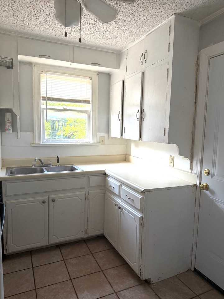 1117 Nw 38th St #1119A - Photo 6 of 17